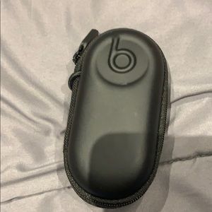 I’m selling a Beats Headphones